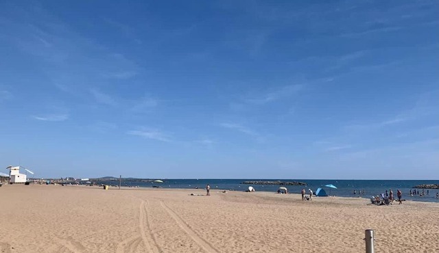 Agreable studio-cabine vue mer 4 personnes à 20 m de la plage