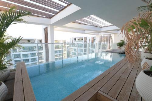 AH - Penthouse 42