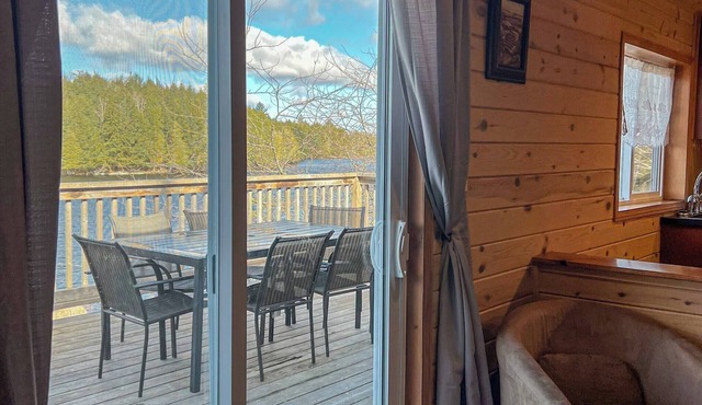 Ahmic Lake Resort's Black Bear Cottage