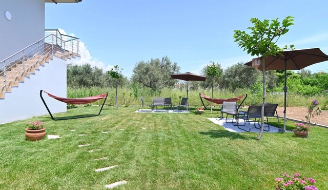 Aigli Garden Retreat, Dreamy Escape Near the Beach