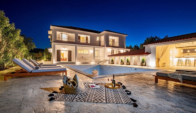 Aigli Villa
