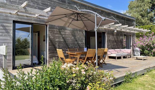 AIGNERVILLE: VERY NICE NEW WOODEN HOUSE 5 Km FROM THE LANDING BEACHES