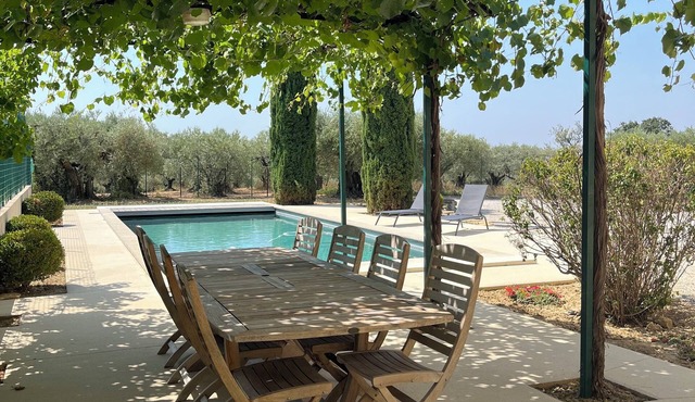 Air-conditioned house between vineyards and olive groves: 4 bedrooms and private pool