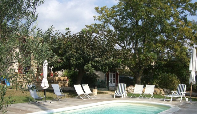 Air-conditioned villa with swimming pool near Pont-du-Gard