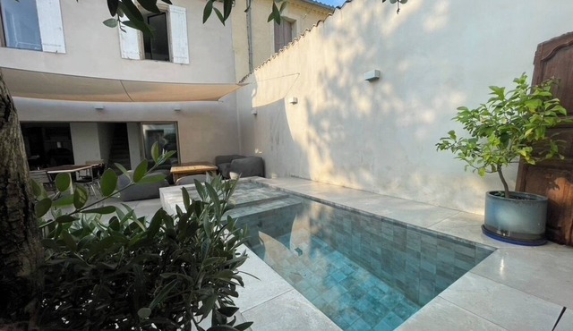 Air-conditioned 3-bedroom house in quiet location with swimming pool