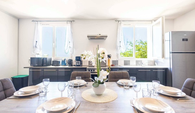 Air-conditioned apartment with outdoor space — Domaine Les Castans, between Agde and Pézenas