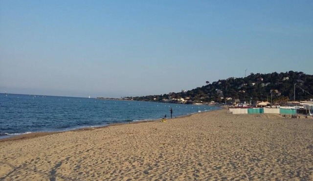Air-conditioned apartment 5 minutes walk from the sea