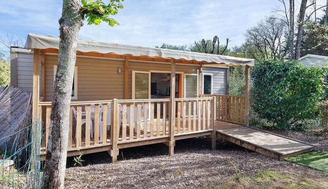 Air-conditioned "Agora" Mobile Home: Dordogne Getaway, Shared Pool & Mini-Farm near Sarlat
