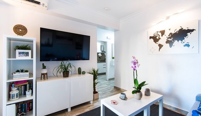 Air-conditioned Apartment on the Beach with Balcony, Wi-Fi & Fantastic View