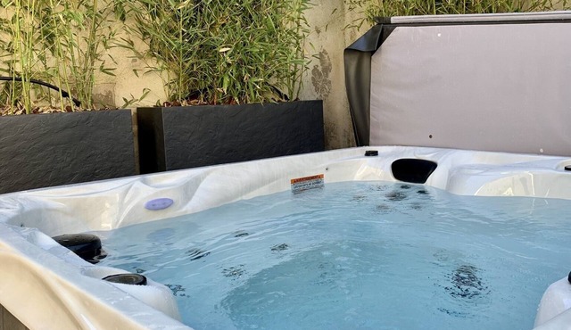 Air-conditioned, cocooning townhouse with jacuzzi