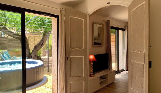 Air-conditioned flat garden & SPA + private parking countryside calm, bright.