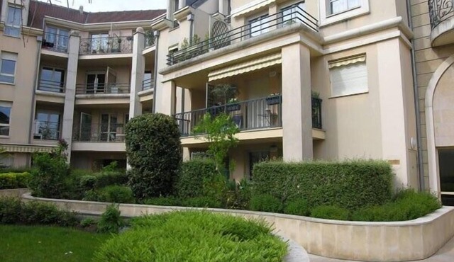 Air-conditioned apt. 67 m2 air-conditioned, standing residence/town center, certified stars