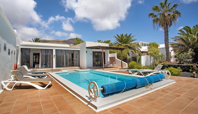 Air-conditioned Home with Pool, Garden, Terrace, Wi-Fi and Spectacular Views