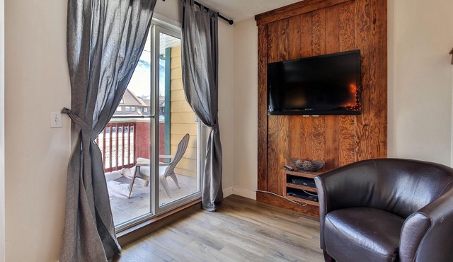 Air Conditioned Lady MacDonald View Townhouse - Downtown Canmore