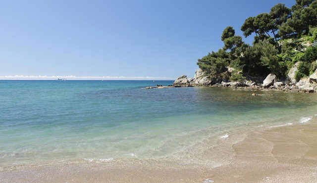 Air-conditioned studio near Les Bonnettes & Monaco beaches