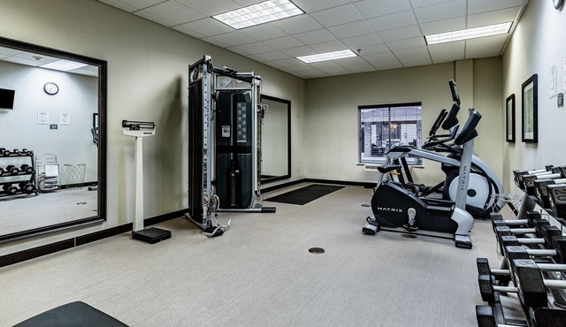 Air-Conditioned Studio Near LRD | Shared Hot Tub + Daily Free Breakfast