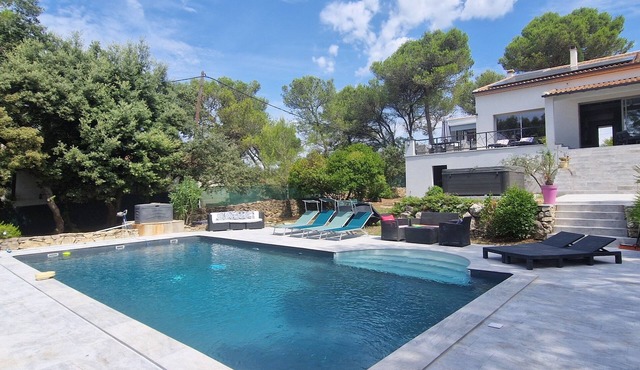 AIR-CONDITIONED VILLA ABSOLUTE CALM SWIMMING POOL GARRIGUE 2500 M2 LAND NEAR NIMES