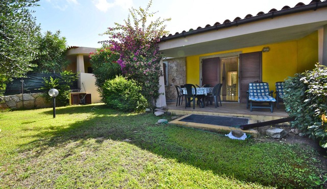 Air-conditioned villa with sea view and two bathrooms
