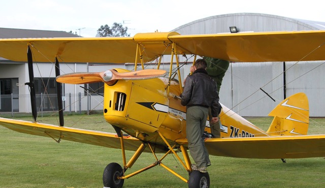 "Airside" 2 bed apt, on Hood Aerodrome Masterton perfect for a weekend away