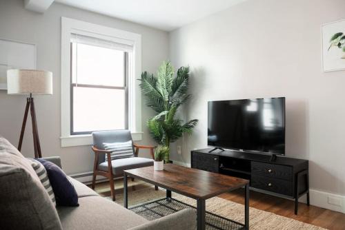 Airy 1BR Walkable to Everywhere in Boston