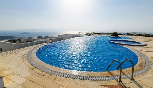 Airy 2BR Villa W/ Pool, Bodrum Apartment 1004