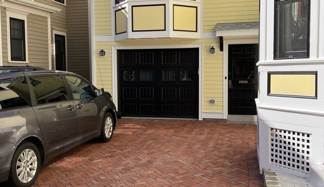 Airy new apt for 2-6. Off-street parking. Walk to shops/restaurants/subway/bus