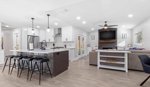 Airy, Spacious, Newly Renovated Home – Walk to UF!