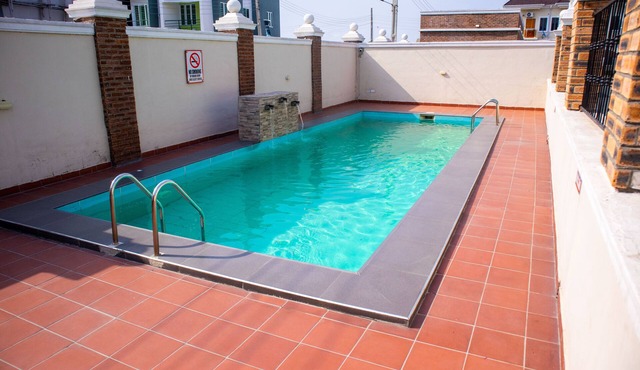 Ajah - Duplex - Sleeps 4 - Pool - Parking