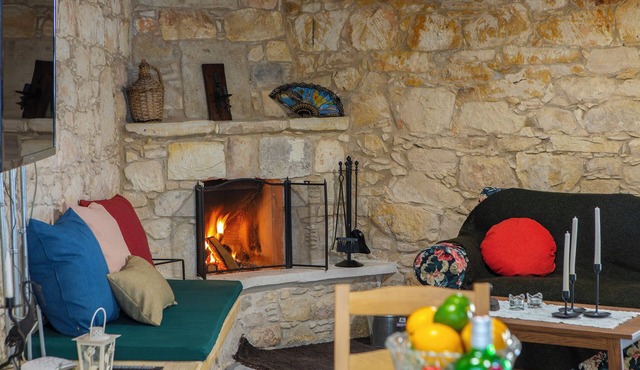 AKAMANTIDA PLATEA 2. Country house of the 1900s. Restored to its authentic charm