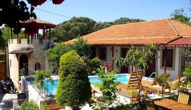 Akropolis Hotel