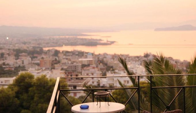 Akrotiri Hotel