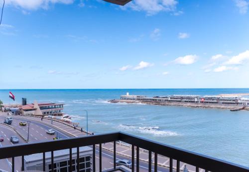 Al Corniche Residence Sea View