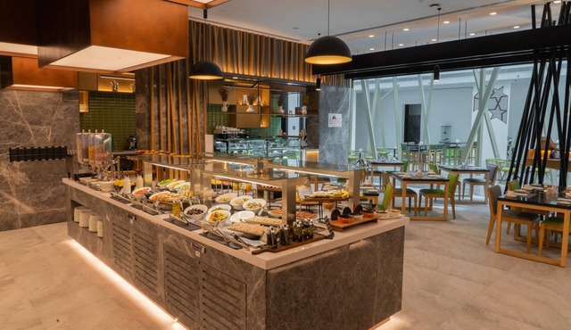 Al Khoory Courtyard Hotel