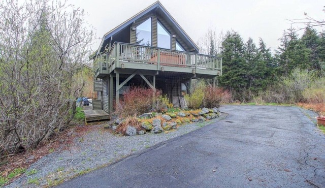 Alaskan Cabin Escape with Hot Tub!