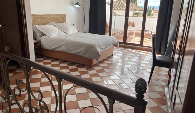 ALBAICIN HOUSE , GRANADA WITH INCREDIBLE ALHAMBRA VIEWS & ORIGINAL CAVES , WIFI