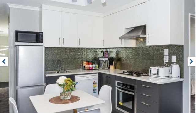 Albany Modern Private 2 bedroom 2 bathroom with Full Kitchen Netflix