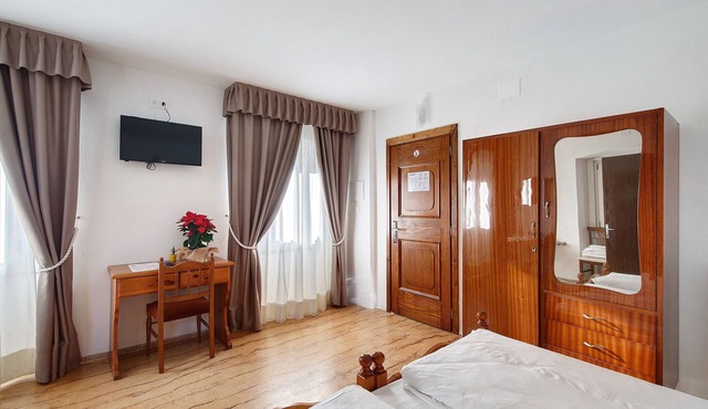 Albergo Trieste – Room '12' with Wi-Fi
