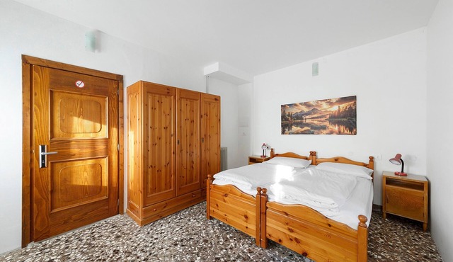 Albergo Trieste – Room '7' with Wi-Fi in Lorenzago di Cadore