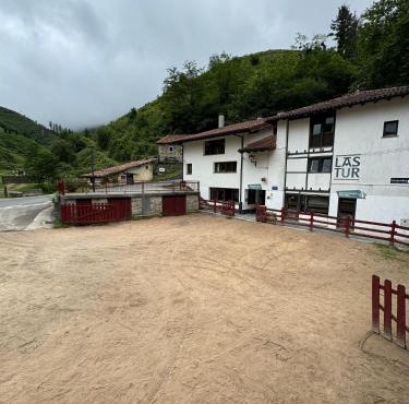 ALBERGUE DE LASTUR