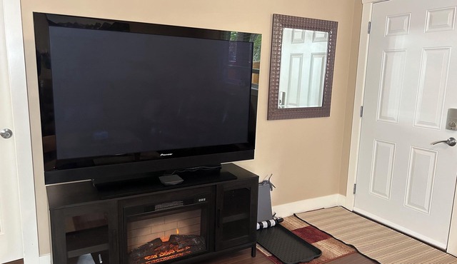 Albion Escape - Private suite in a forest setting w Parking, near Vancouver.
