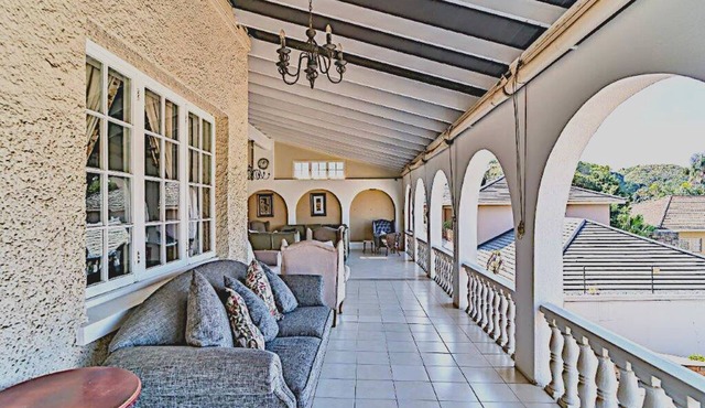 Albion Manor