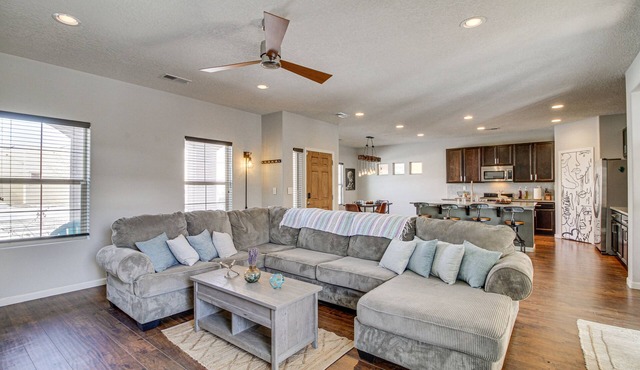 Albuquerque Home w/Private Hot Tub: Pets Welcome