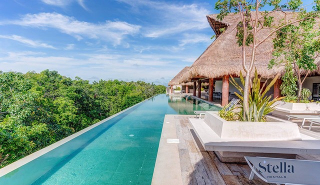 Aldea Zama Condo: Rooftop Infinity Pool and Spa