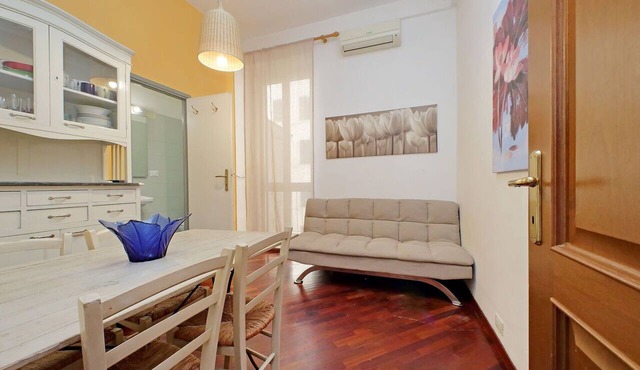 Aleardo Aleardi, 1 Bd Apartment With Balcony By Halldis