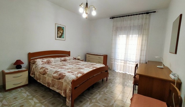 ALGHERO: large and confortable apartment 300 metres from the beach