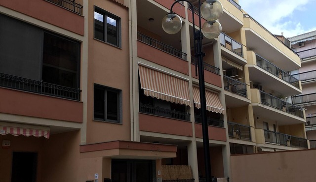 Alghero Lido, 2 bedroom, 2 balcony apartment , 5 minutes walk from the beach