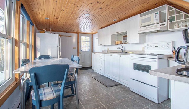 Algonquin Lakeside Escape