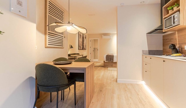 Alhambra Apartment. Modern, bright, and ideally located.