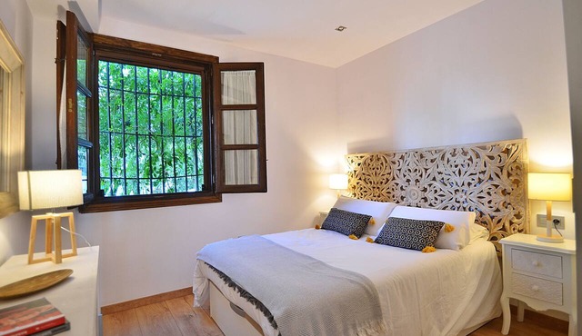 Alhamra, panoramic views and private parking