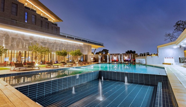 Alisa Hotel Tema